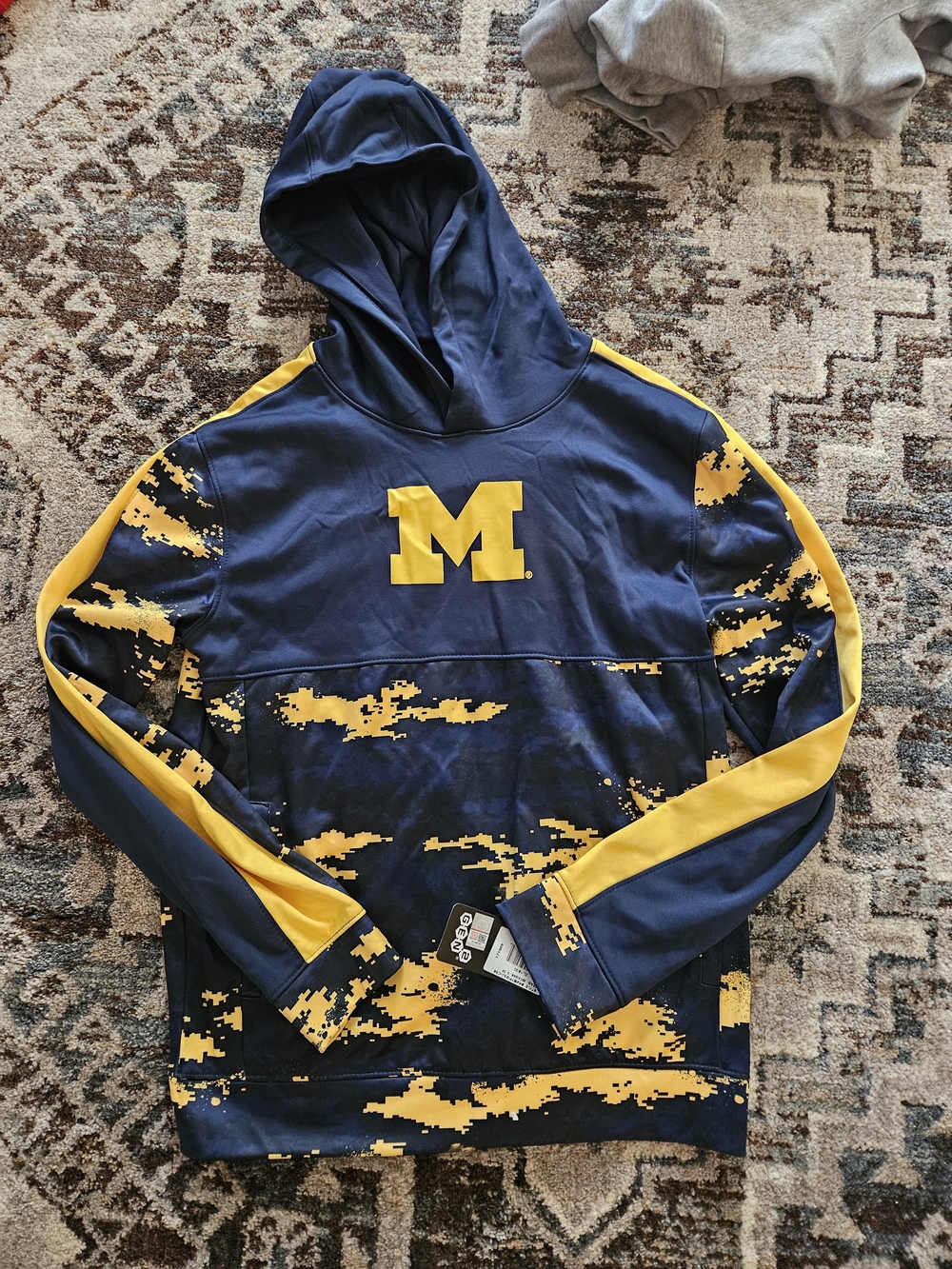 Boys University of Michigan Navy & Yellow Pullover Hoodie NWT